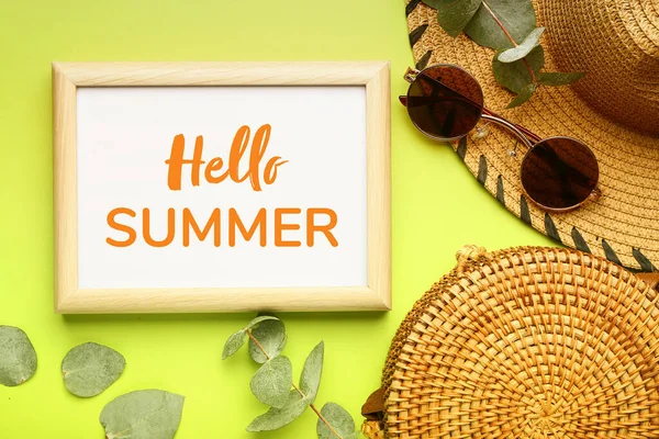 Accessoires Pour Femmes Avec Texte Hello Summer Sur Fond Couleur — Photo