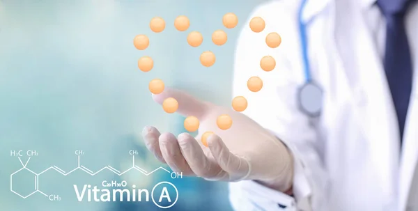 Orvos Vitamin Tabletták Alakú Szív Klinikán Közelkép — Stock Fotó