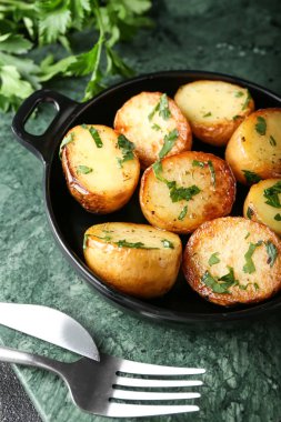 Masada maydanozlu patates kızartması.