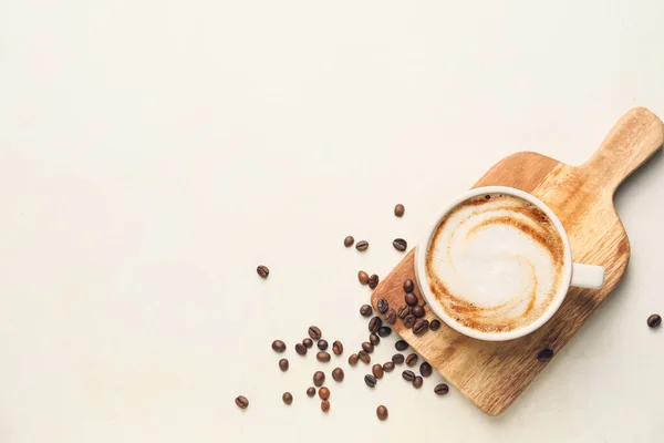 Tasse Heißen Cappuccino Auf Hellem Hintergrund — Stockfoto