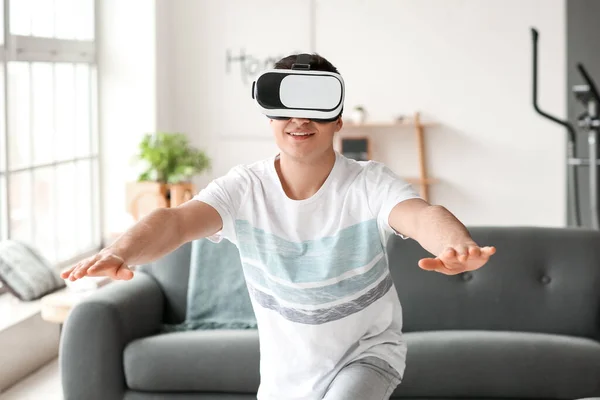 Young Man Virtual Reality Glasses Home — Stock Photo, Image