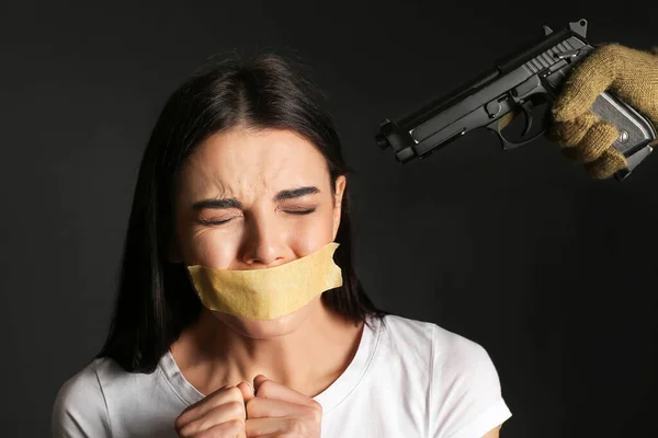 Terrorist Aiming Female Hostage Dark Background — Stock Photo, Image