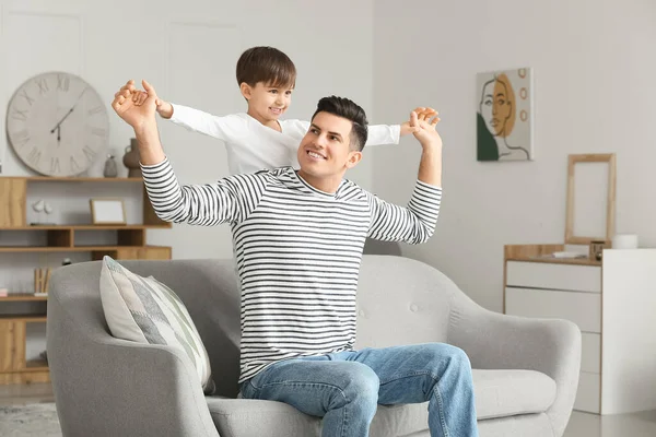 Happy Father His Little Son Home — Stock Photo, Image
