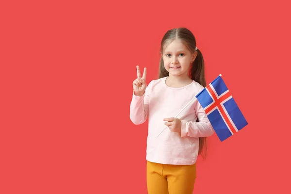 Liten Flicka Med Flagga Island Visar Seger Gest Färg Bakgrund — Stockfoto
