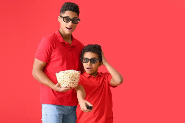 Shocked African American Boys Watching Movie Color Background — Stock Photo, Image
