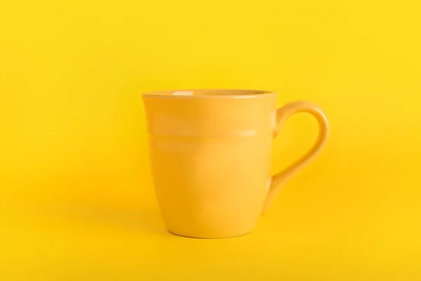 Stilvolle Tasse Auf Farbigem Hintergrund — Stockfoto