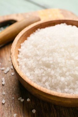 Tabakta tuz var, yakın plan.