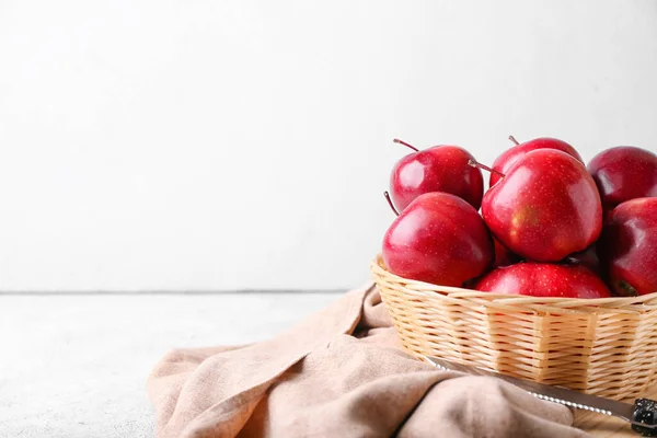 Basket Fresh Red Apples White Background — Stock Photo, Image