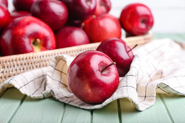 Fresh Red Apples Table — Stock Photo, Image