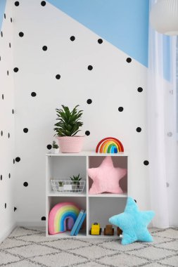 Modern çocuk odasının içi.