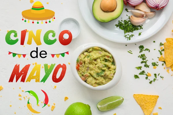 Skål Välsmakande Guacamole Vit Bakgrund Cinco Mayo Femte Maj Firande — Stockfoto