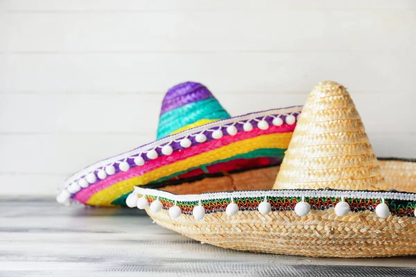 Mexické Sombreros Dřevěném Pozadí Detailní Záběr — Stock fotografie