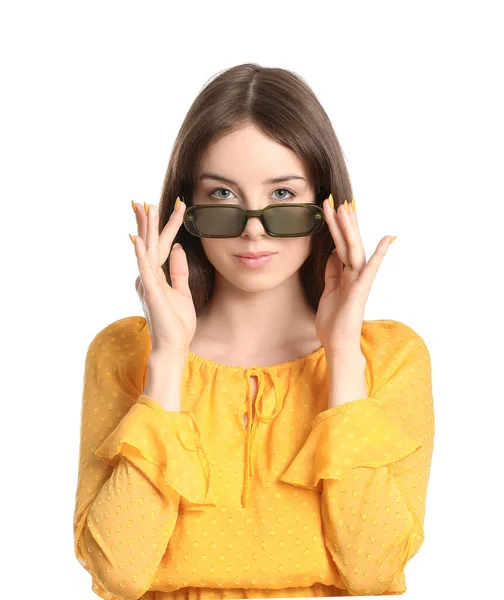 Schöne Junge Frau Mit Stylischer Sonnenbrille Auf Weißem Hintergrund — Stockfoto