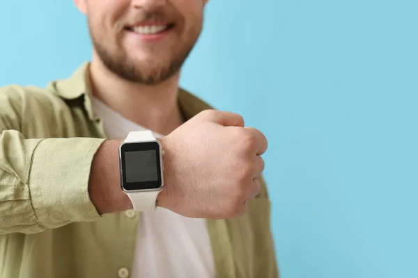 Young Man Smart Watch Color Background Closeup — Stock Photo, Image