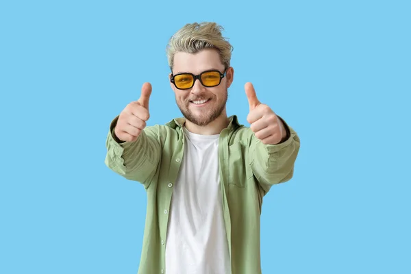 Young Man Stylish Sunglasses Showing Thumb Color Background — Stock Photo, Image