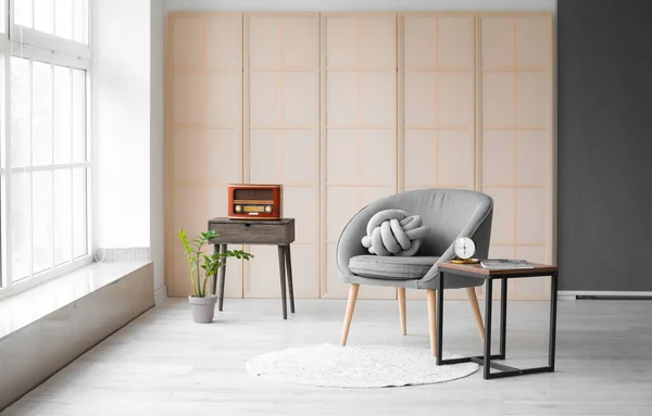 Interieur Van Moderne Kamer Met Comfortabele Fauteuil — Stockfoto