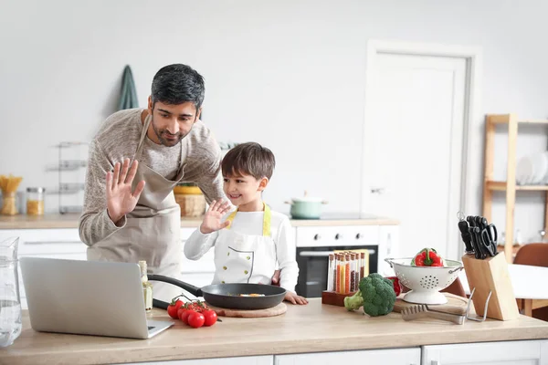 Father His Little Son Video Chatting While Cooking Kitchen — Stock Photo, Image