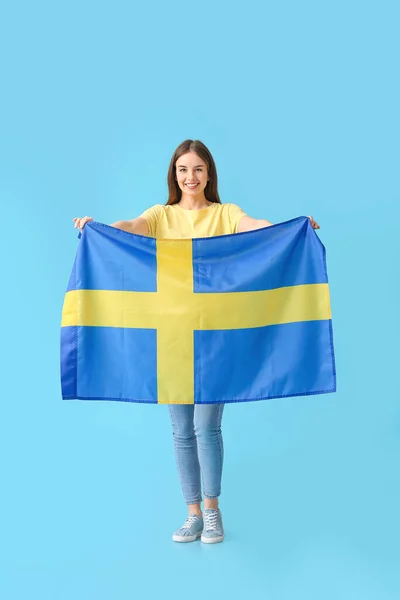 Vacker Ung Kvinna Med Flagga Sverige Färg Bakgrund — Stockfoto