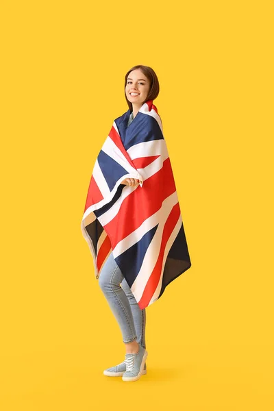 Krásná Mladá Žena Vlajkou Velké Británie Barevném Pozadí — Stock fotografie