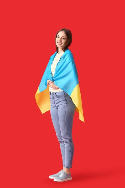 Гарна Молода Жінка Українським Прапором Кольоровому Тлі — стокове фото