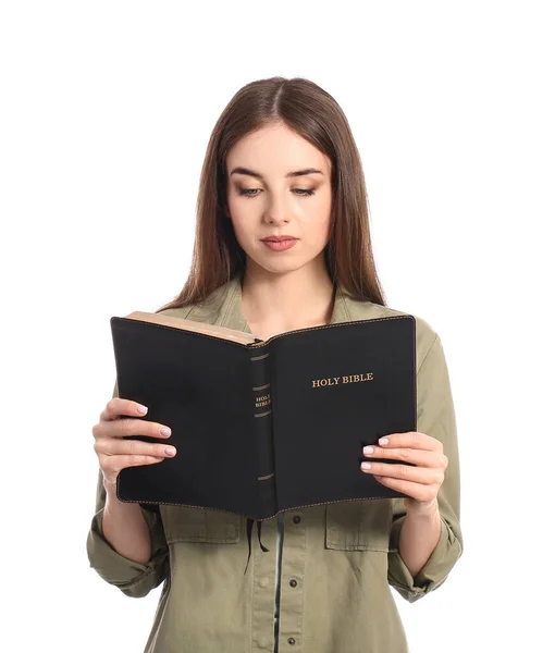 Giovane Donna Con Bibbia Sfondo Bianco — Foto Stock