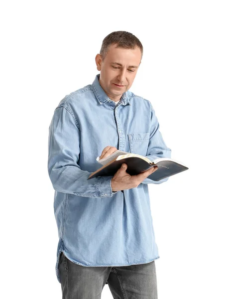 Homme Avec Bible Sur Fond Blanc — Photo