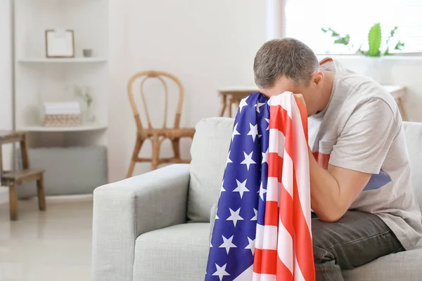 Sad Man Usa Flag Home Memorial Day Celebration — Stock Photo, Image