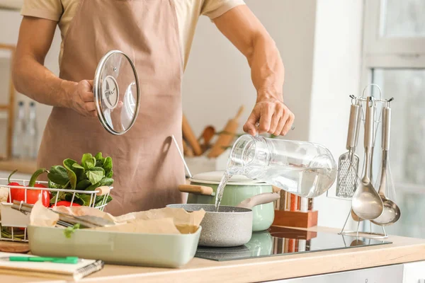 Young Man Cooking Kitchen — Stock Photo, Image