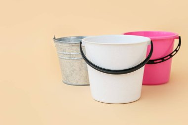 Renk arkaplanında farklı kovalar