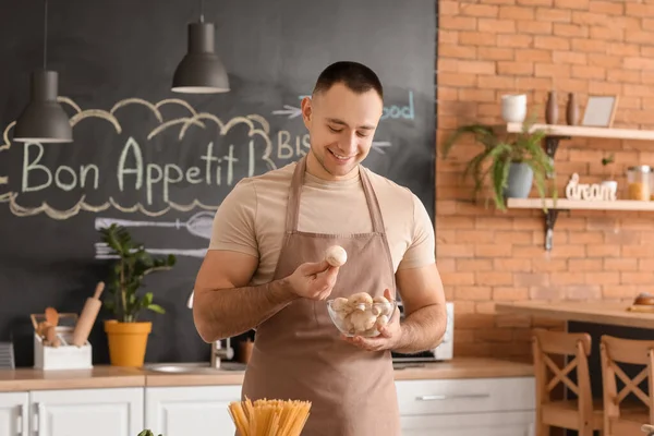 Young Man Mushrooms Kitchen — Foto de Stock