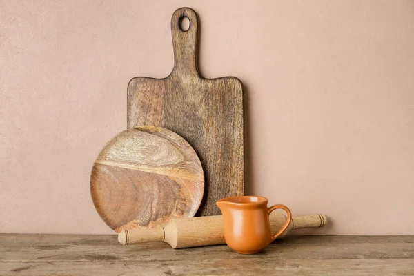 Set Kitchen Utensils Color Wooden Background — Foto de Stock