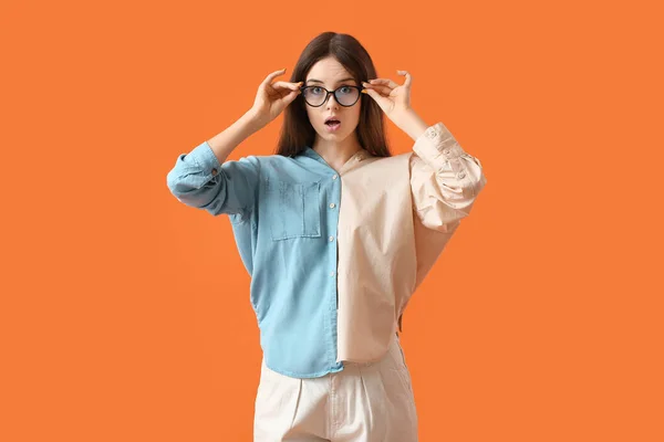 Surprised Young Woman Wearing Eyeglasses Color Background —  Fotos de Stock