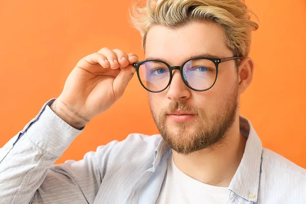 Young Man Wearing Eyeglasses Color Background — Stock Photo, Image