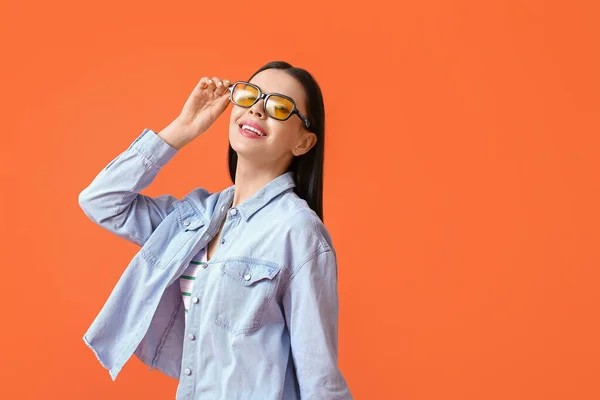 Beautiful Young Woman Wearing Stylish Sunglasses Color Background — Stock Photo, Image
