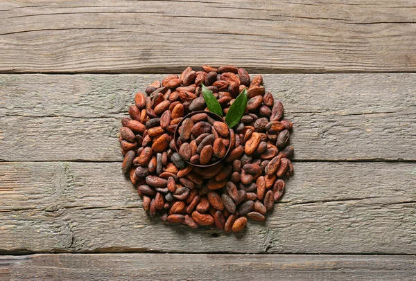Schüssel Mit Kakaobohnen Auf Holzgrund — Stockfoto