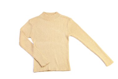 Beyaz arkaplanda şık bir süveter