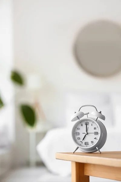 Reloj Despertador Mesa Del Dormitorio — Foto de Stock