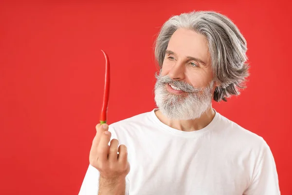 Senior Man Chili Pepper Color Background — Stock Photo, Image