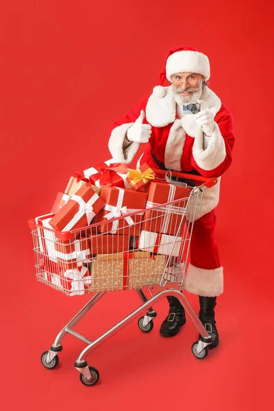 Santa Claus Gift Card Showing Thumb Color Background — Stock Photo, Image