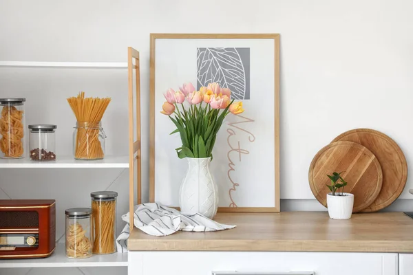 Bouquet Beautiful Tulip Flowers Counter Kitchen — Stock Photo, Image