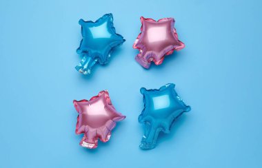 Arkaplanda yıldız şeklinde balonlar