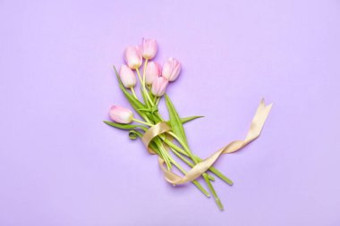 Renkli arkaplanda güzel lale çiçekleri