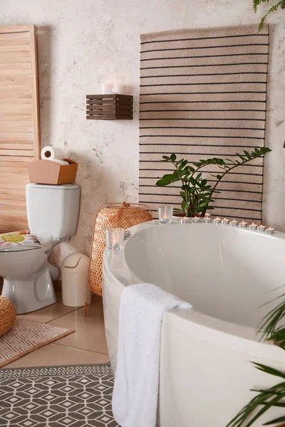 Intérieur Élégant Salle Bain Moderne Avec Des Bougies Allumées — Photo