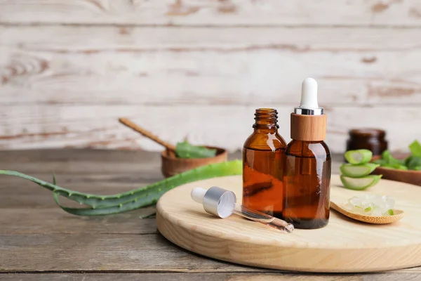 Bottles Essential Oil Spoon Aloe Wooden Background — Stock Photo, Image