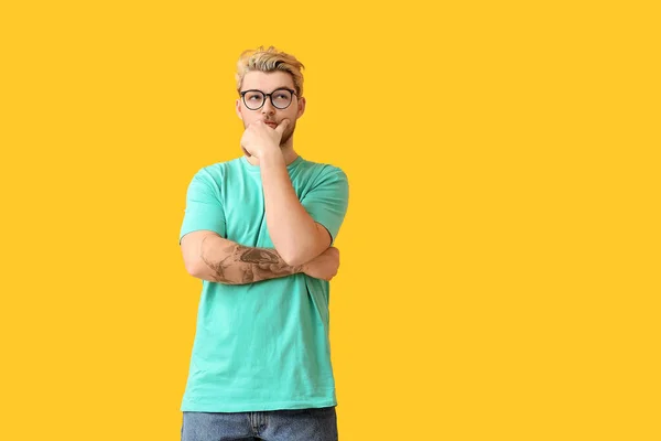 Thoughtful Young Man Wearing Eyeglasses Color Background — Stock Photo, Image
