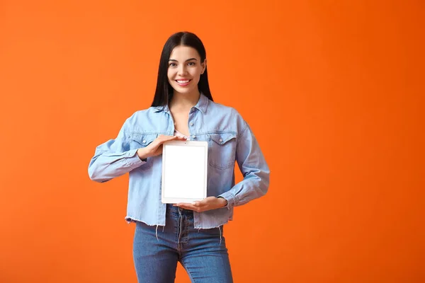 Young Woman Tablet Computer Color Background — Stock Photo, Image