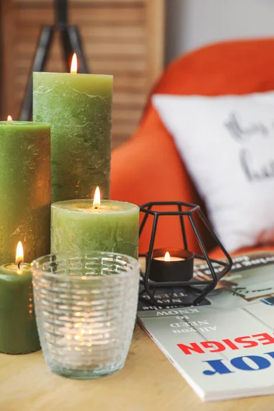 Bougies Allumées Sur Table Dans Chambre Gros Plan — Photo