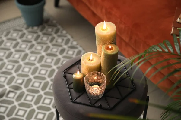 Burning Candles Pouf Room — Stock Photo, Image