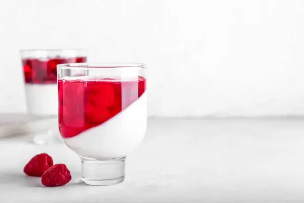 Glass Tasty Raspberry Jelly Light Background — Stock Photo, Image