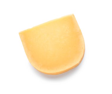 Beyaz arkaplanda lezzetli bir peynir parçası